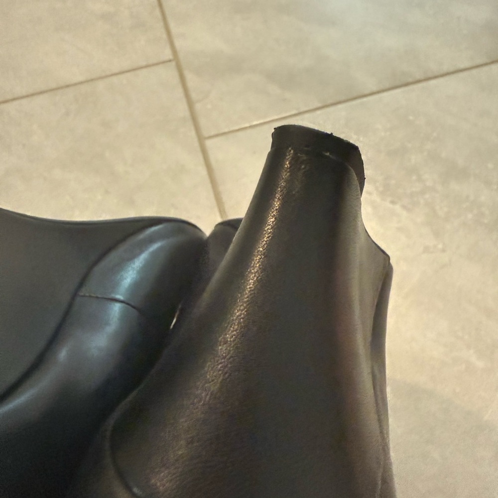 Tory Burch Black Heels with Gold Logo - Picture 6 of 10